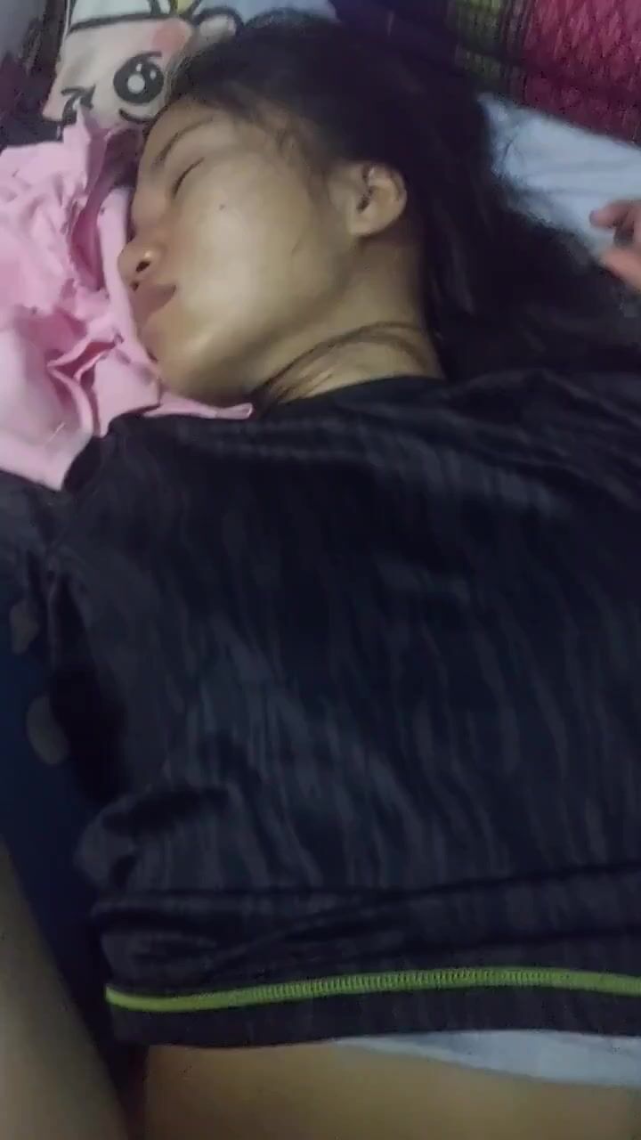 Địt không bao em học sinh 2k7 lồn non xuất ngập lồn dâm đãng